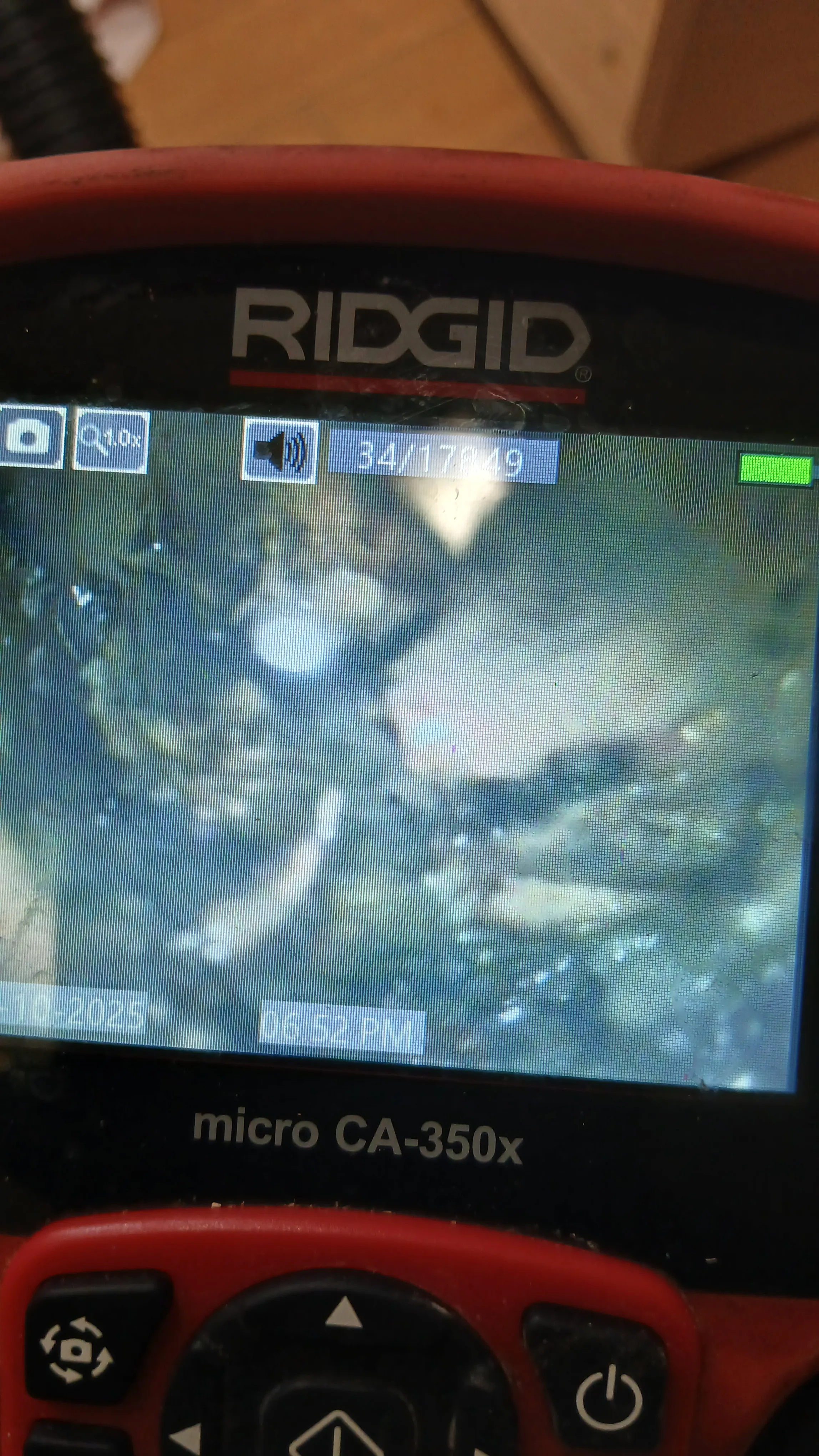 가정동 하수구 역류 원인을 파악하는 RIDGID micro CA-350x 배관 내시경 진단 화면